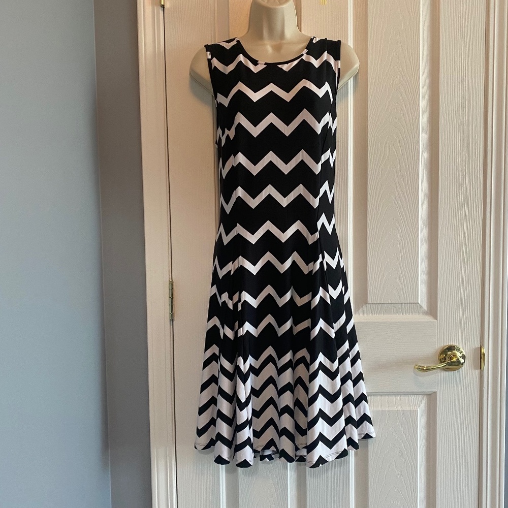 BUY 2 ITEMS & GET 1 FREE: Black & White Chevron Fit & Flare Dress Sz L